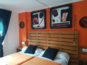 Katil atau katil-katil dalam bilik di Barri Antic Hostel & Pub