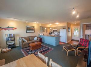 Gallery image of Luxury Oceanfront Condo by OnlyBC 104 in Tofino