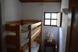 Krevet ili kreveti na kat u jedinici u objektu Monte das Silveirinhas - Casa Rural