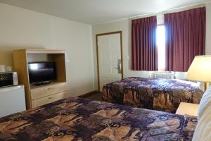 Posteľ alebo postele v izbe v ubytovaní Armada Inn Motel