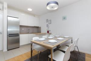 Kuchyň nebo kuchyňský kout v ubytování Royal Apartments