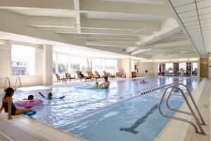 Bazén v ubytování Hyatt Regency Bellevue nebo v jeho okolí