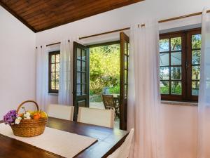 a dining room with a table with a basket of fruit at Casas de Massinos in Barroselas