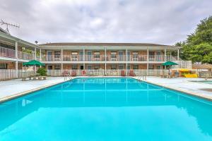 a large swimming pool in front of a building at Lake View Inn in Granbury