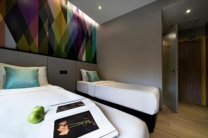 Hotel Mi Bencoolen房間的床