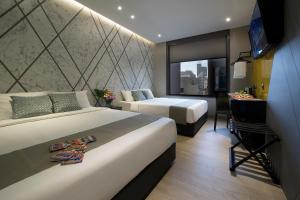 Hotel Mi Bencoolen房間的床