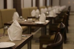 The Fern Residency Mundra 레스토랑 또는 맛집