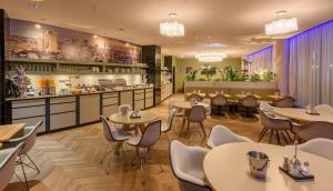 Um restaurante ou outro lugar para comer em The Frankfurt