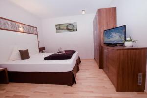 Postel nebo postele na pokoji v ubytování Hotel Jennys Schlössl