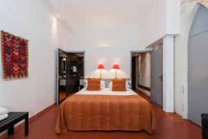 Letto o letti in una camera di Hôtel Cloitre Saint Louis Avignon