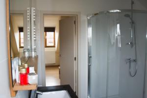 A bathroom at Hostellerie De Biek