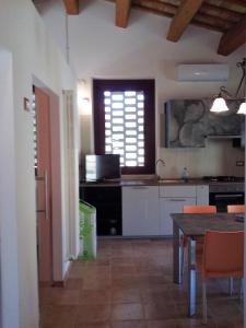 Kuchyň nebo kuchyňský kout v ubytování Agriturismo Forestale Luti