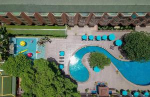 Vaade basseinile majutusasutuses The Bayview Hotel Pattaya või selle lähedal