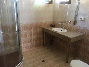 A bathroom at Hotel Gloria Palace Diplomat