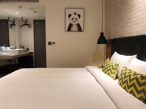 Postel nebo postele na pokoji v ubytování Goldinn Hotel