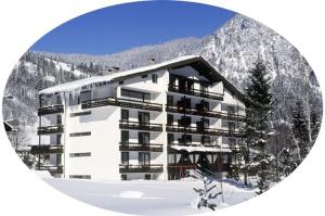 a building in the snow in front of a mountain at Apartment Familie Kinz im Haus Zalim in Brand