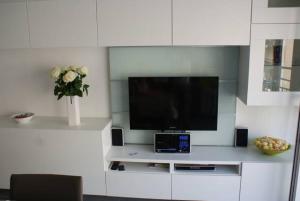 a living room with a television and a vase of flowers at Nevada in Koksijde