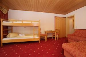 Łóżko lub łóżka w pokoju w obiekcie Altachhof Hotel und Ferienanlage - Jokercard im Sommer inklusive