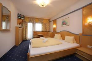 Łóżko lub łóżka w pokoju w obiekcie Altachhof Hotel und Ferienanlage - Jokercard im Sommer inklusive