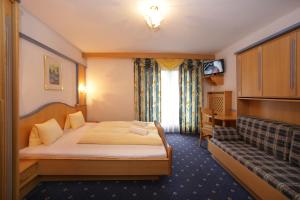 Łóżko lub łóżka w pokoju w obiekcie Altachhof Hotel und Ferienanlage - Jokercard im Sommer inklusive