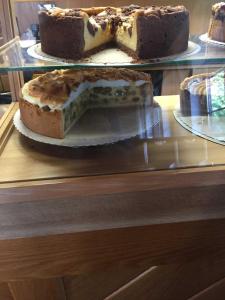 a cake sitting on top of a glass shelf at Cafe Best Ferienwohnung in Bullau