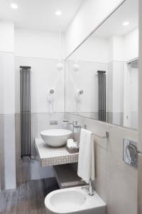Kylpyhuone majoituspaikassa Rhome Suites