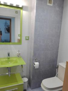 Ένα μπάνιο στο Apartamento Estació +13 φωτογραφίες