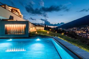 The swimming pool at or close to Rainell Dolomites Retreat