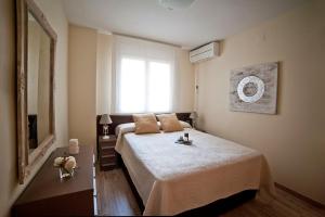 Postel nebo postele na pokoji v ubytování Tendency Sagrada Familia Deluxe