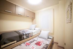 Postel nebo postele na pokoji v ubytování Tendency Sagrada Familia Deluxe