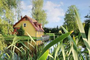 クラースナー・リーパにあるChalupa U rybníčkuの草水の家