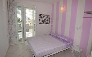 A bed or beds in a room at Kimberly House