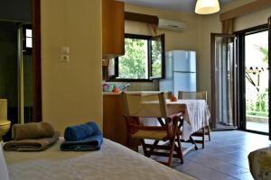 Postel nebo postele na pokoji v ubytování Roula Rooms + 21 fotografií