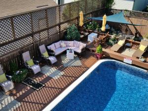 an overhead view of a swimming pool on a balcony with chairs and a table at Murray House in Newport +47 photos