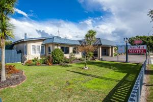 Κήπος έξω από το NauMai Motel