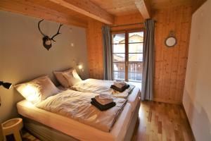 Mountain Village Chalet tesisinde bir odada yatak veya yataklar