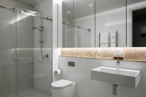 Ein Badezimmer in der Unterkunft Knightsbridge Canberra