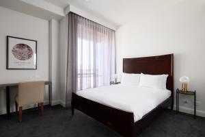 Ein Bett oder Betten in einem Zimmer der Unterkunft Knightsbridge Canberra