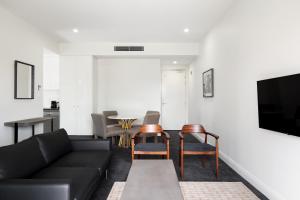 Ein Sitzbereich in der Unterkunft Knightsbridge Canberra