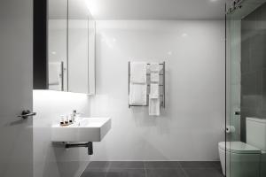 Ein Badezimmer in der Unterkunft Knightsbridge Canberra