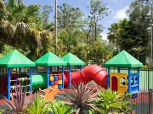 Sân chơi trẻ em tại NRMA Darlington Beach Holiday Resort