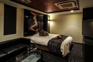 a room with a person jumping in a mirror at Hotel Grande (Love Hotel) in Kitakyushu