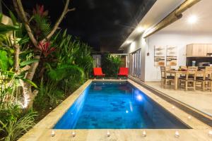 Der Swimmingpool an oder in der Nähe von Castro Villa