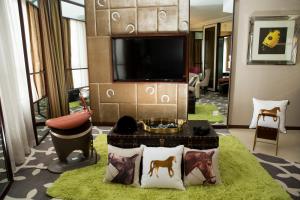 ドーセット ワンチャイ 香港にあるテレビまたはエンターテインメントセンター