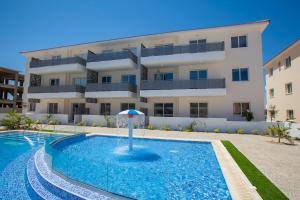 Bazén v ubytování Mythical Sands Resort - Antonios nebo v jeho okolí