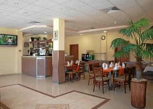 Ресторант или друго място за хранене в Hotel Black Sea - Breakfast, Pool & Free Parking