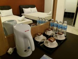 Příslušenství pro přípravu čaje a kávy v ubytování T-Hotel Ipoh