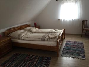 a bedroom with a bed and a window and a rug at Gasthof Rössle Ochsenwang in Bissingen an der Teck