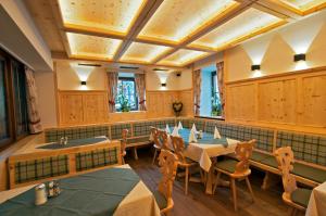 ห้องอาหารหรือที่รับประทานอาหารของ Triebenerhof