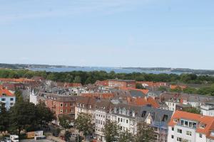 a view of a city with buildings and trees at Apartment am Blücherplatz in Kiel